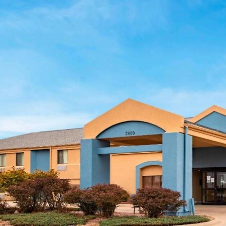 Oyo Hotel Lincoln Airport Ne, Hwy 80 ภายนอก รูปภาพ