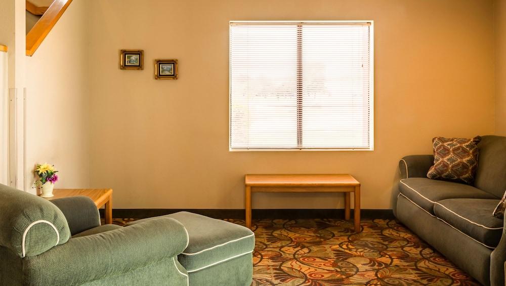 Oyo Hotel Lincoln Airport Ne, Hwy 80 ภายนอก รูปภาพ