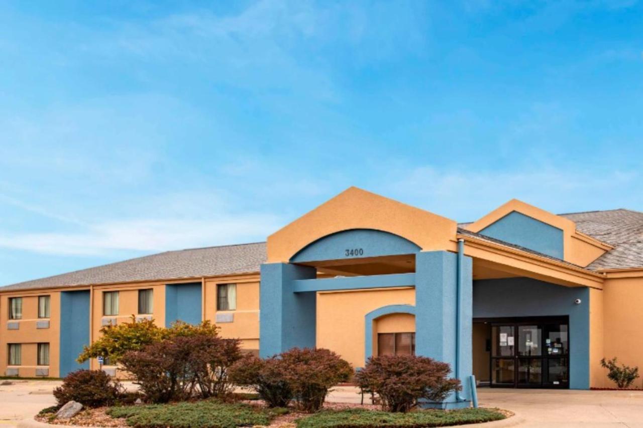 Oyo Hotel Lincoln Airport Ne, Hwy 80 ภายนอก รูปภาพ