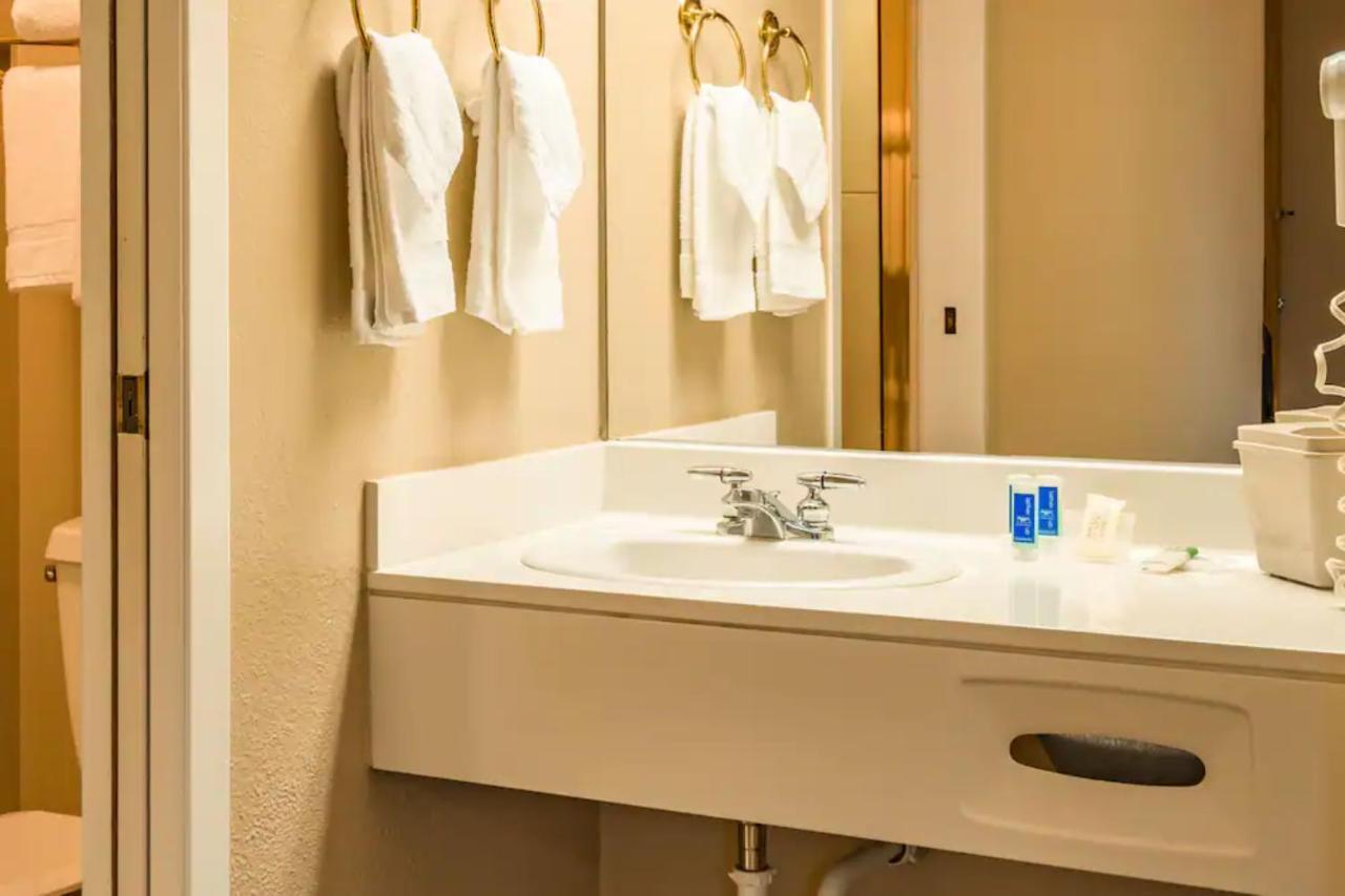 Oyo Hotel Lincoln Airport Ne, Hwy 80 ภายนอก รูปภาพ